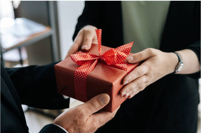 What Is the Best Farewell Gift for Colleague | The African Exponent.