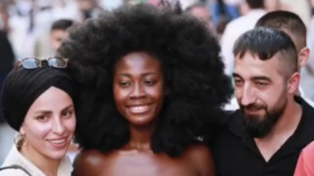 Admiration or Racism? Ghanaian Woman Treated like Celebrity in Turkey | The African Exponent.